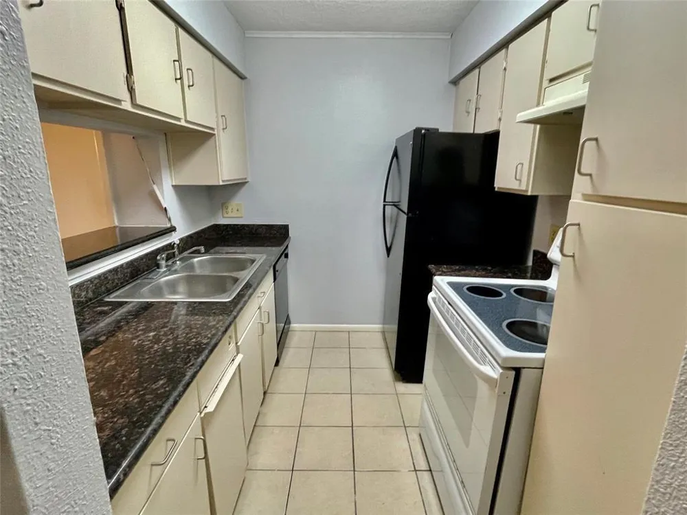 3025 Walnut Bend Lane #38 Houston, TX 77042