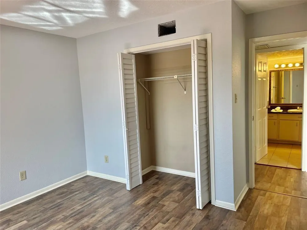 3025 Walnut Bend Lane #38 Houston, TX 77042