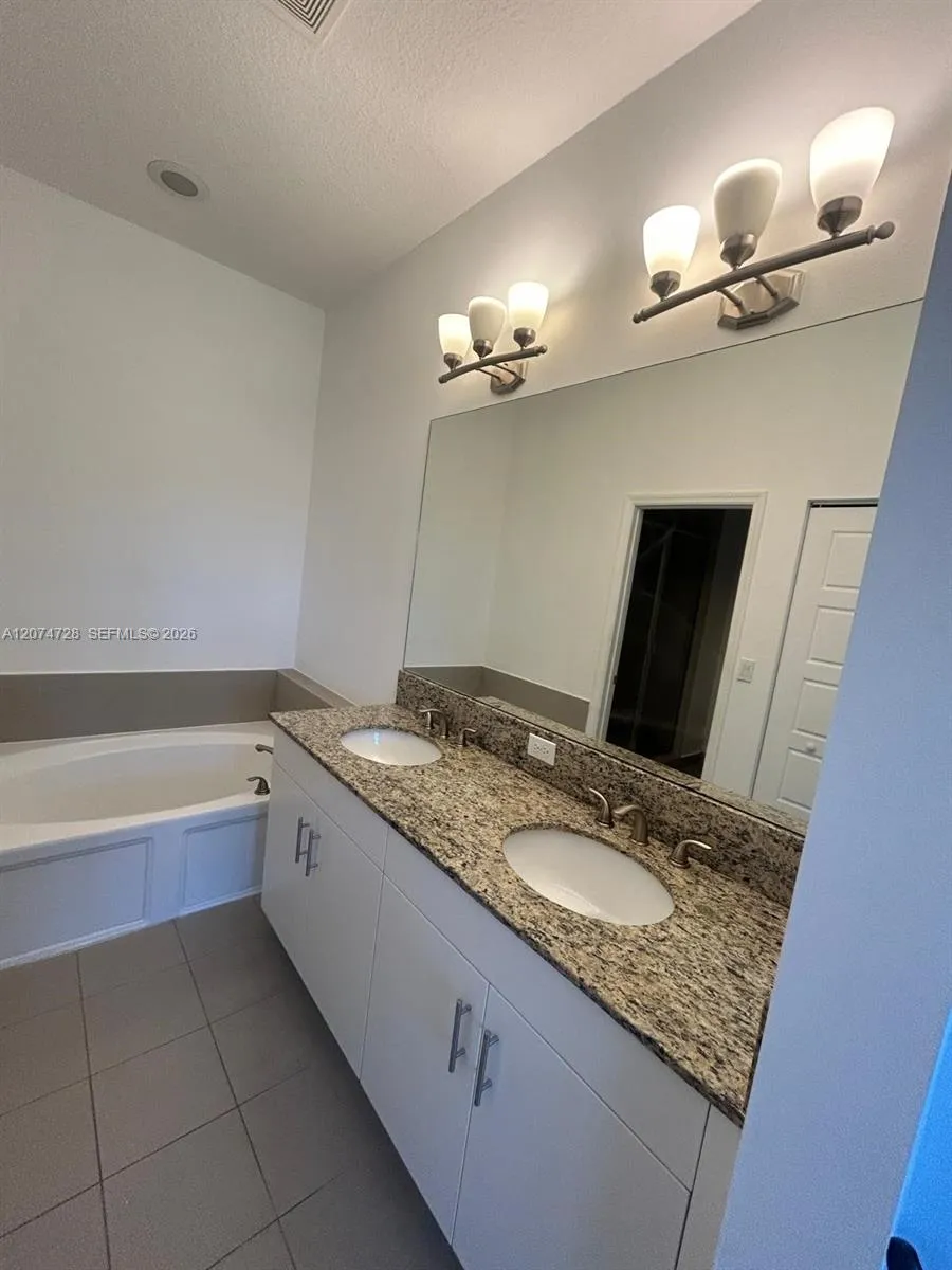 731 NE 193rd St #731 Miami, FL 33179