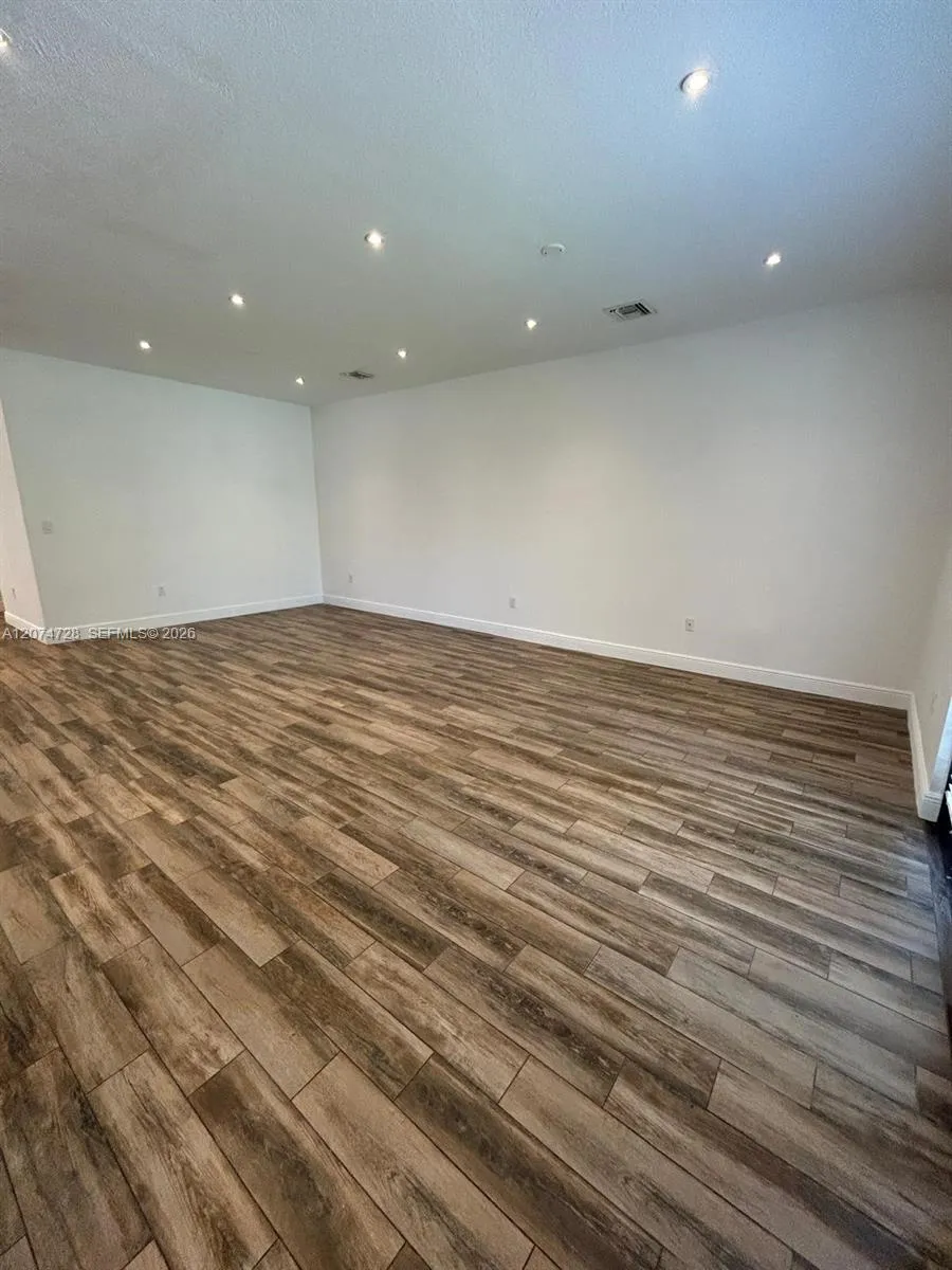 731 NE 193rd St #731 Miami, FL 33179