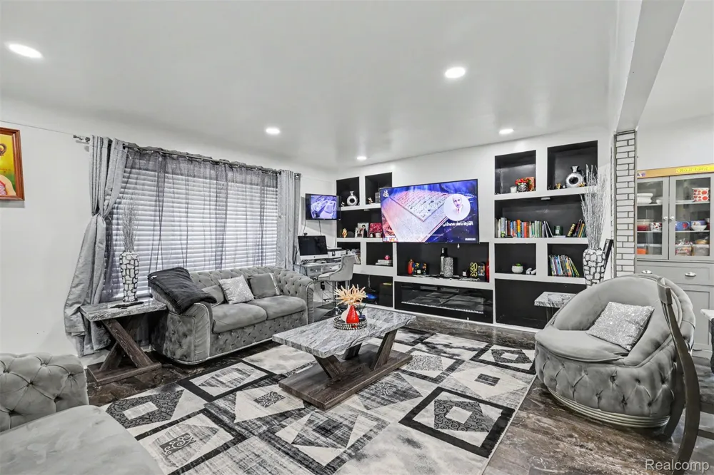 22722 Cobb Street Dearborn City, MI 48128