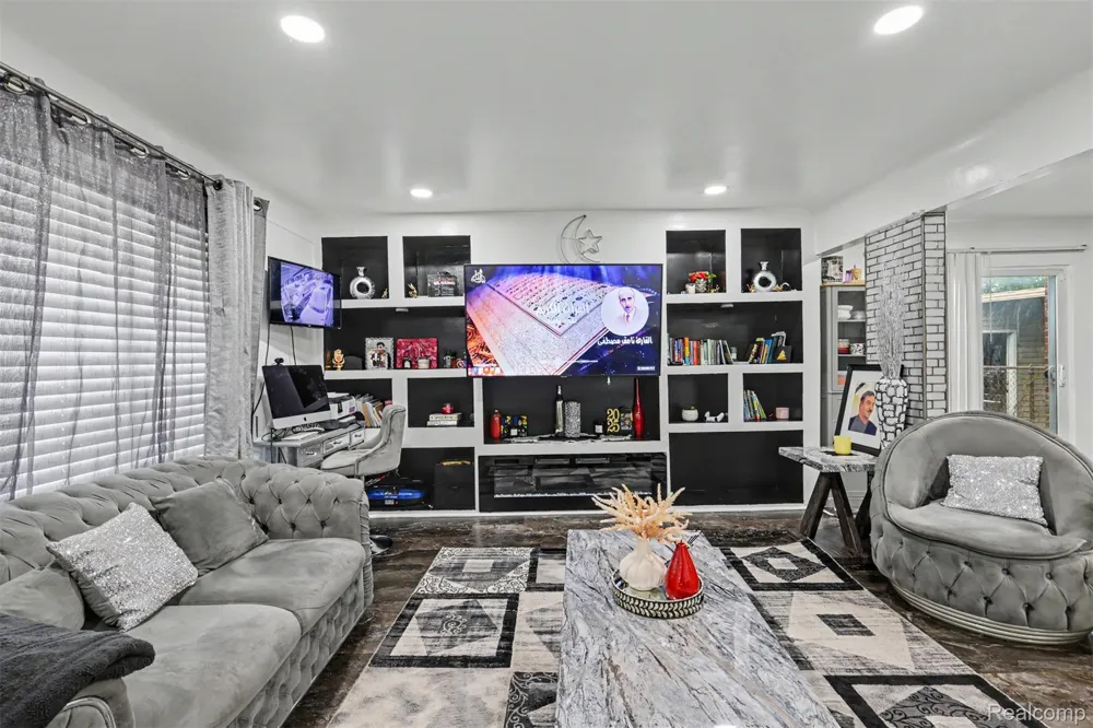 22722 Cobb Street Dearborn City, MI 48128