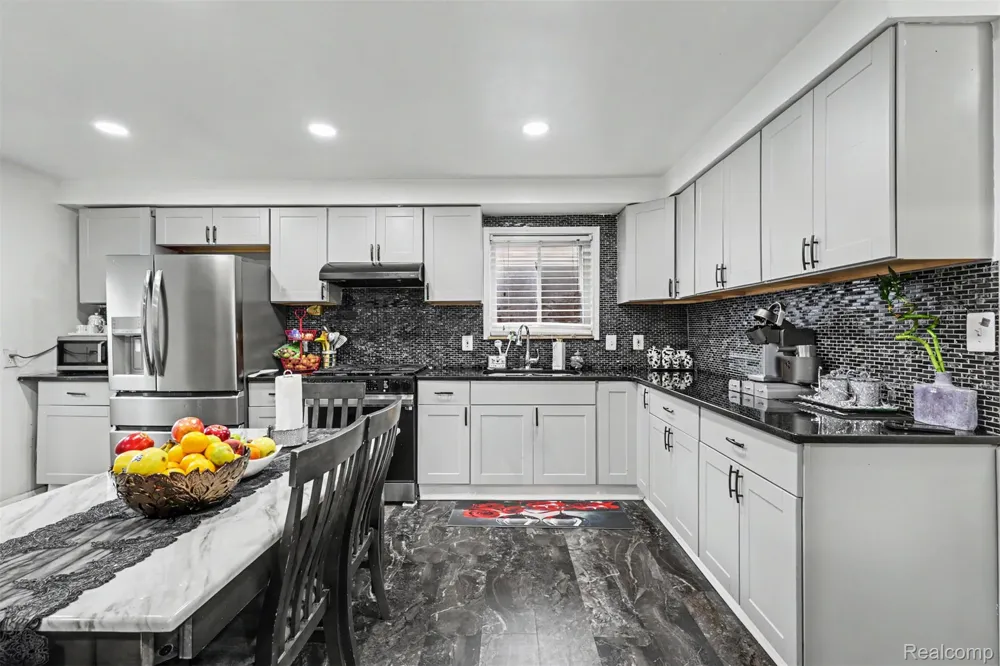 22722 Cobb Street Dearborn City, MI 48128
