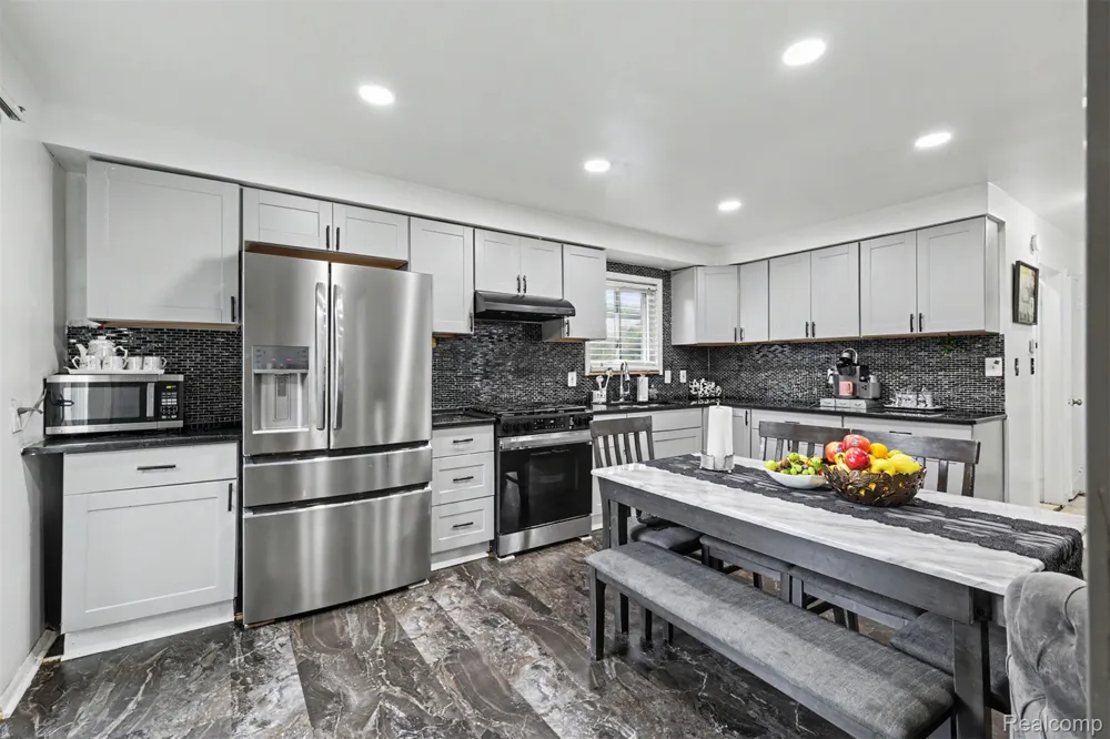 22722 Cobb Street Dearborn City, MI 48128
