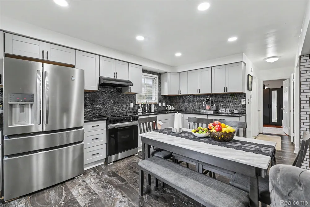22722 Cobb Street Dearborn City, MI 48128