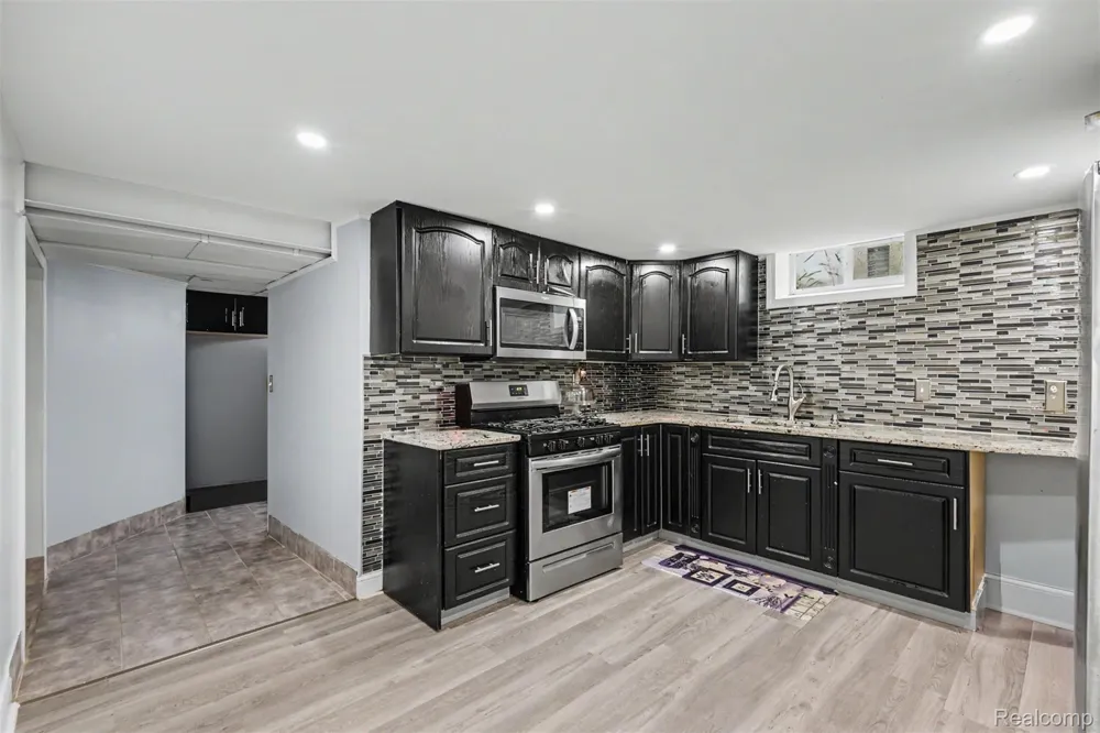 22722 Cobb Street Dearborn City, MI 48128