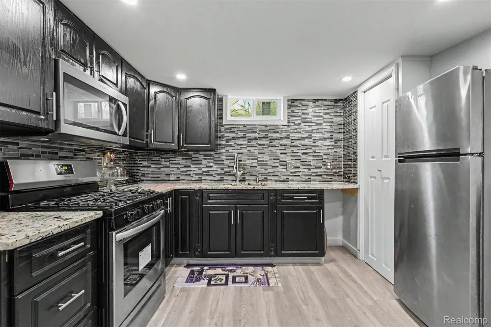22722 Cobb Street Dearborn City, MI 48128