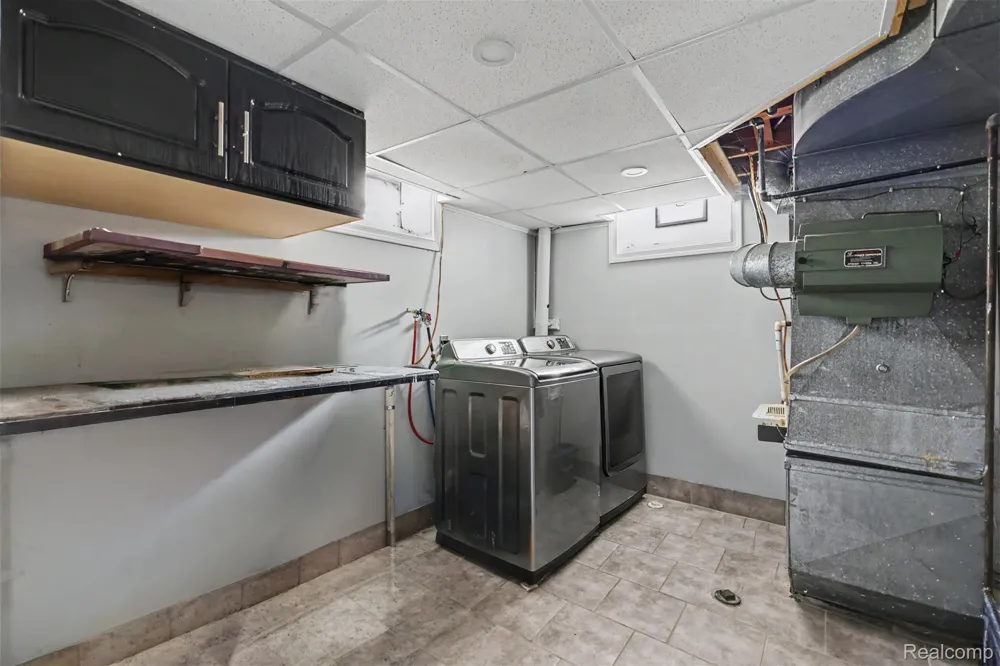 22722 Cobb Street Dearborn City, MI 48128