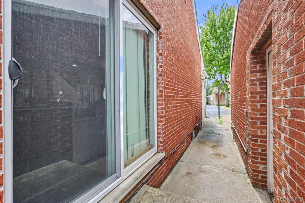 22722 Cobb Street Dearborn City, MI 48128