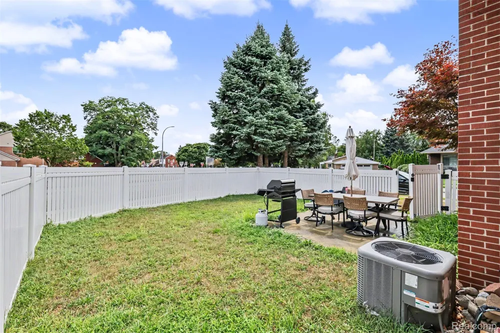 22722 Cobb Street Dearborn City, MI 48128