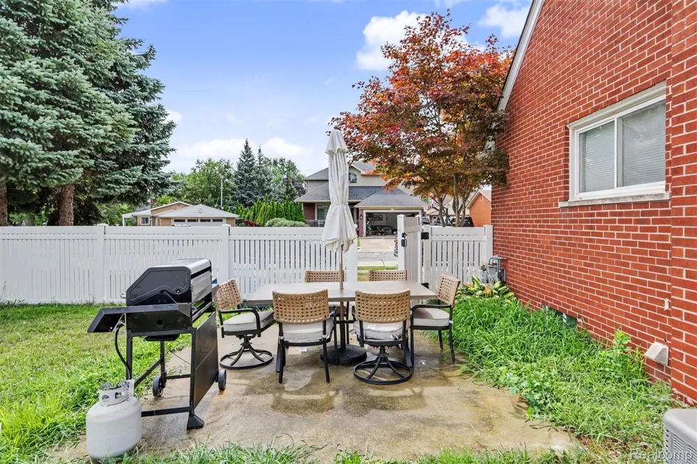 22722 Cobb Street Dearborn City, MI 48128