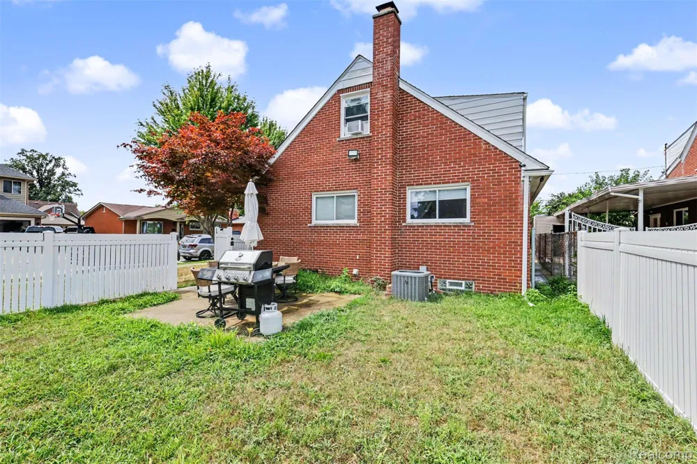 22722 Cobb Street Dearborn City, MI 48128