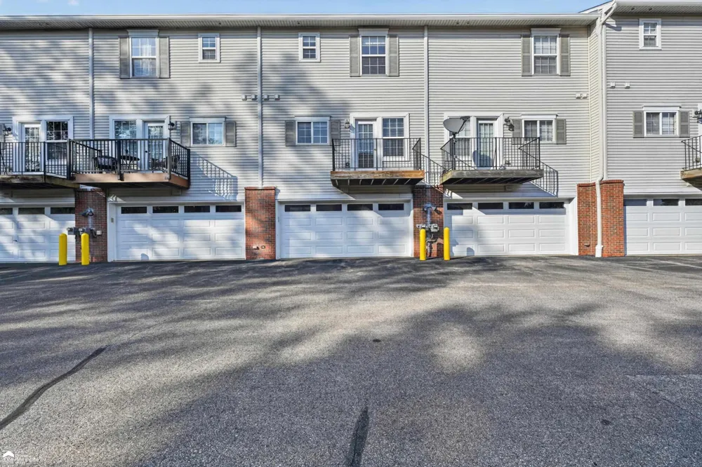 804 Eagle Drive Fenton City, MI 48430
