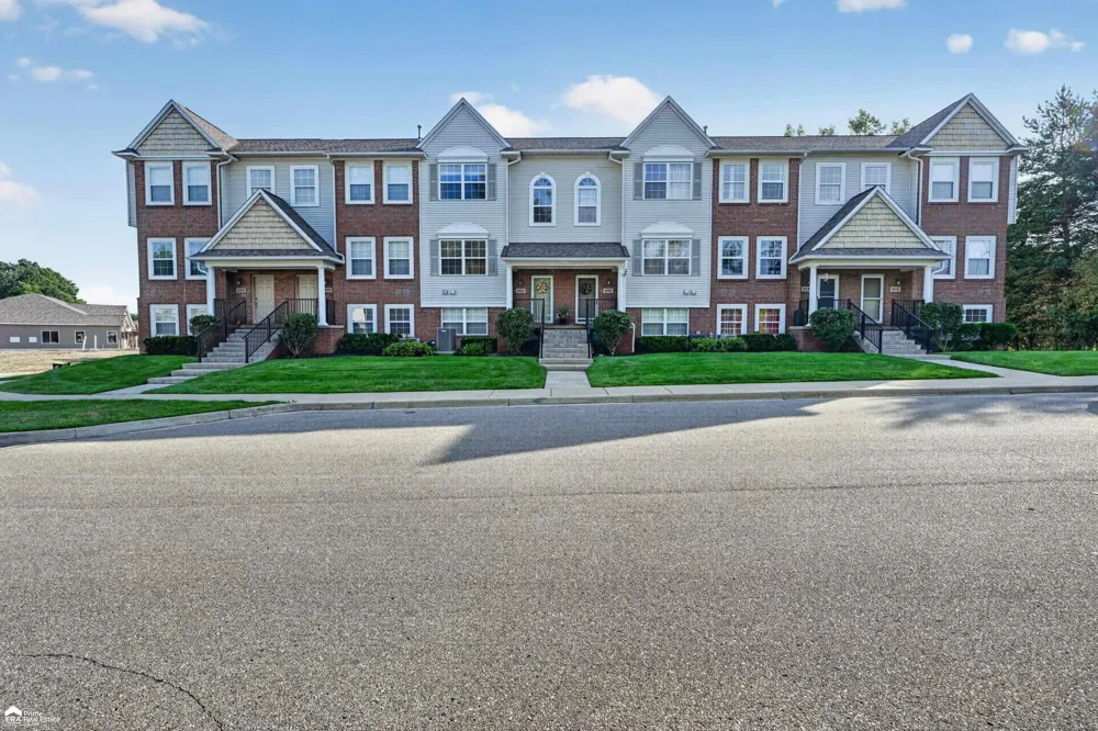 804 Eagle Drive Fenton City, MI 48430