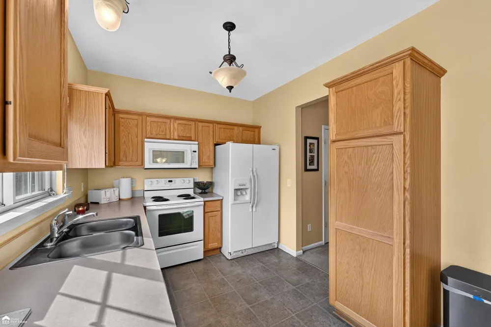 804 Eagle Drive Fenton City, MI 48430