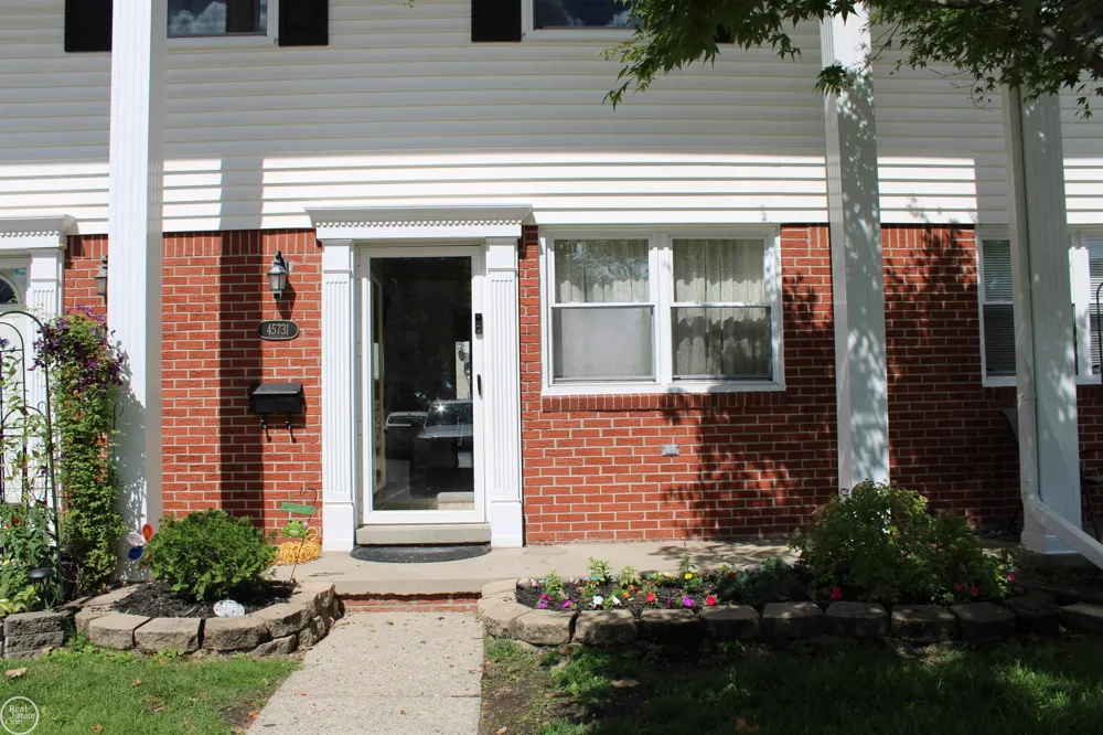 45731 Kensington Street Utica City, MI 48317