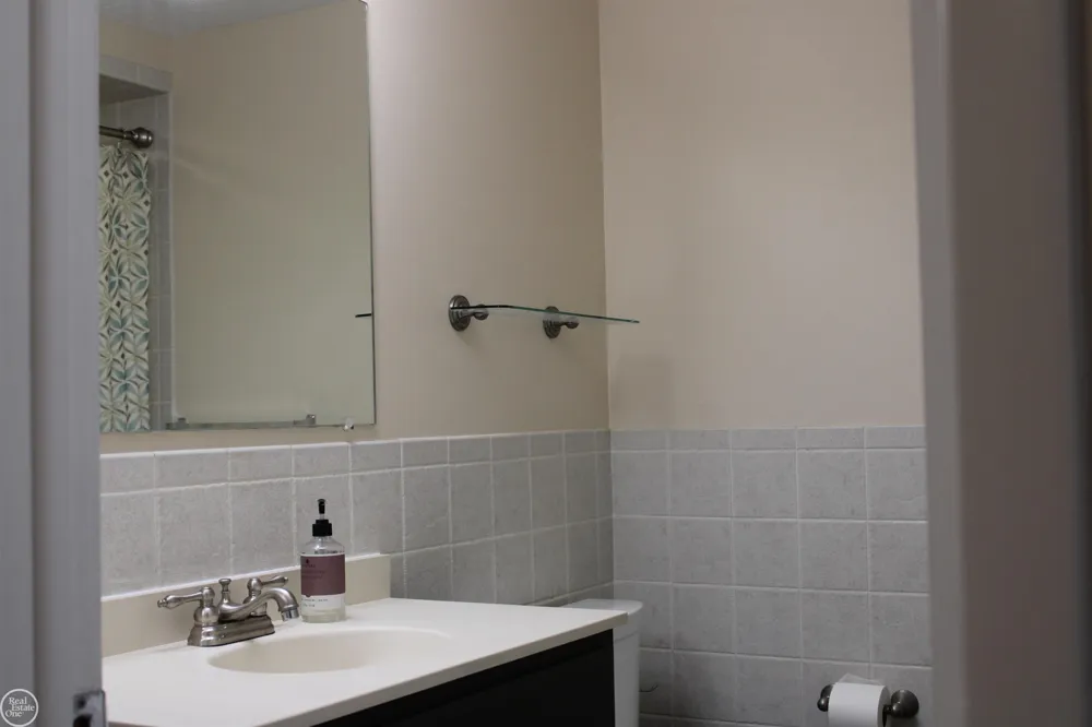 45731 Kensington Street Utica City, MI 48317