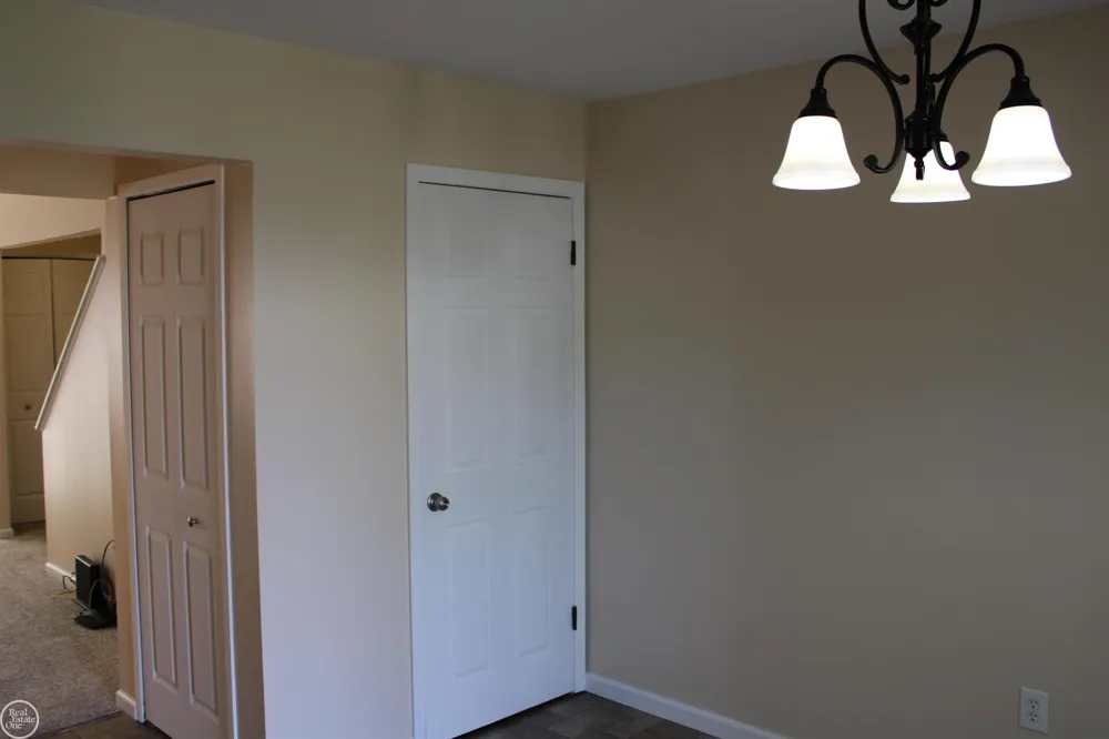45731 Kensington Street Utica City, MI 48317