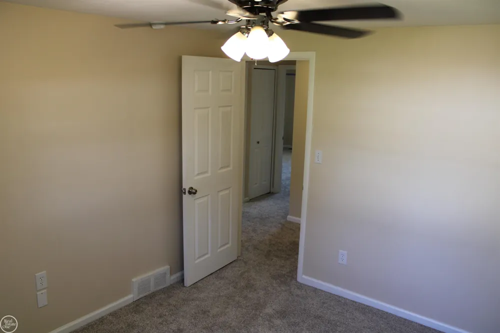 45731 Kensington Street Utica City, MI 48317