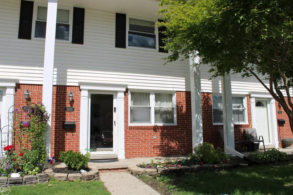 45731 Kensington Street Utica City, MI 48317