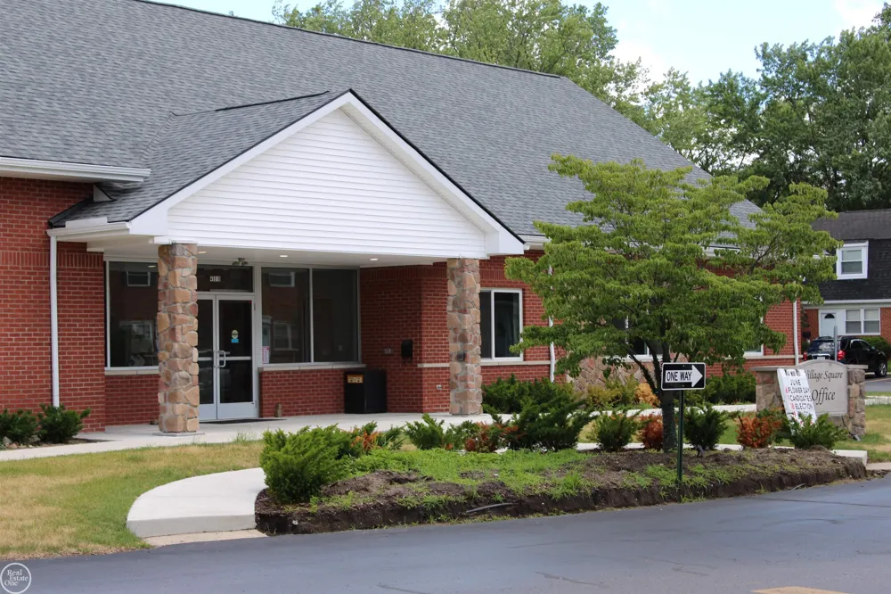 45731 Kensington Street Utica City, MI 48317