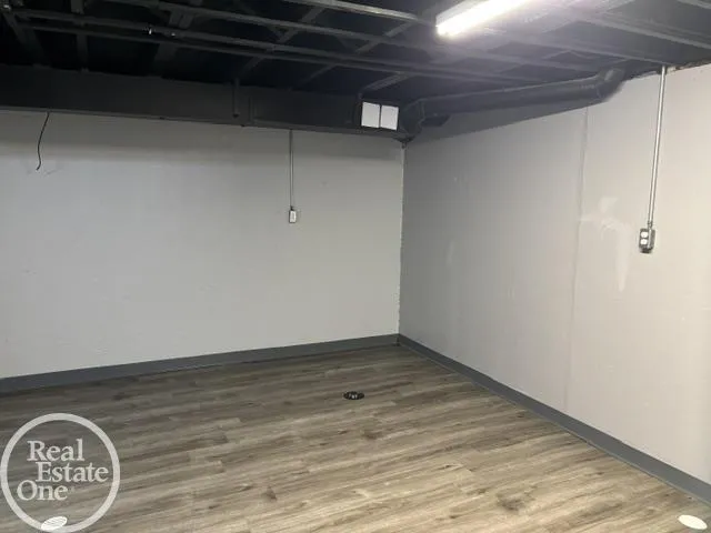 45731 Kensington Street Utica City, MI 48317