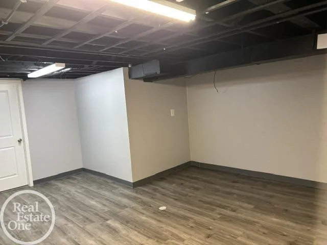 45731 Kensington Street Utica City, MI 48317