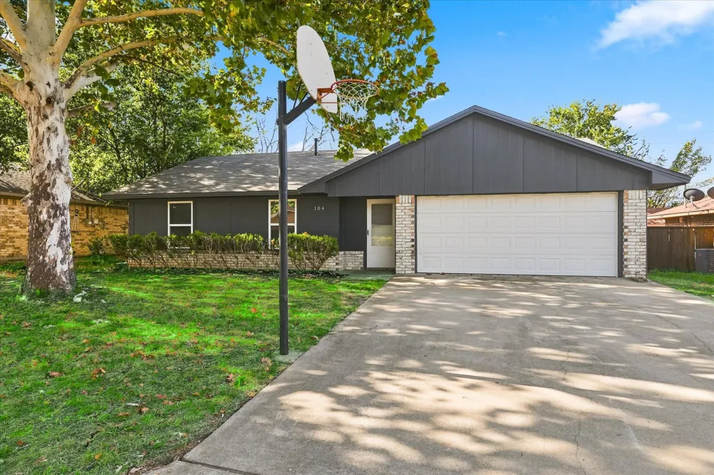 104 Stephen Drive Sanger, TX 76266