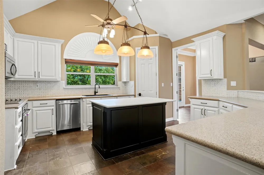 8998 Hilltop Road Argyle, TX 76226