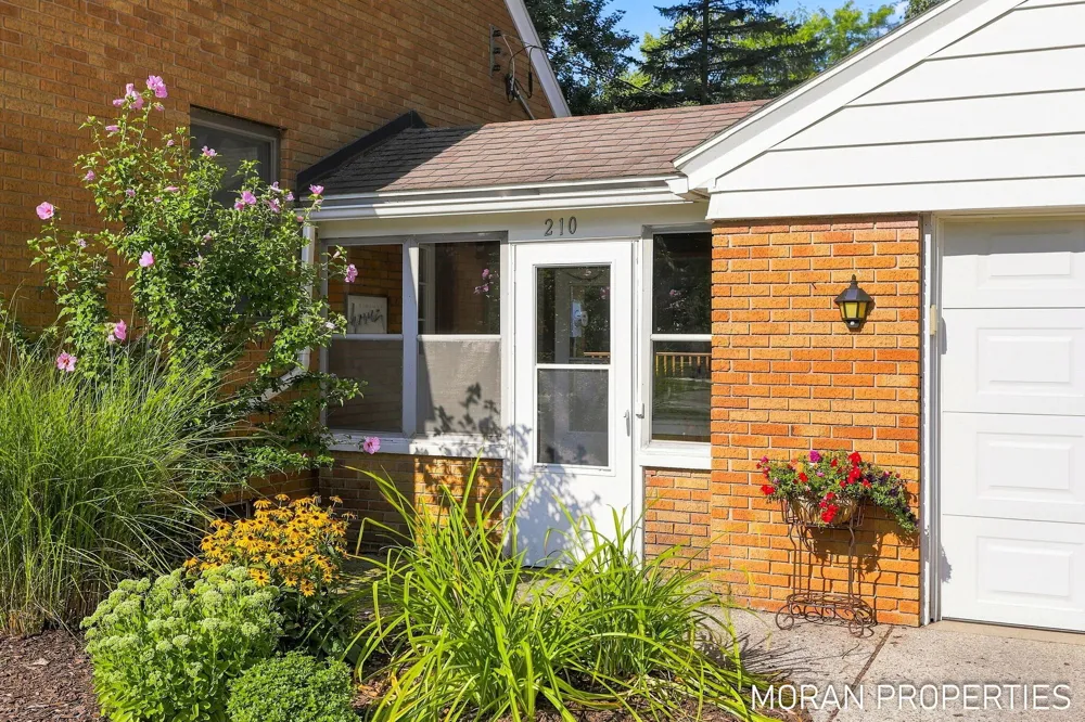 210 Hope Avenue Holland, MI 49423