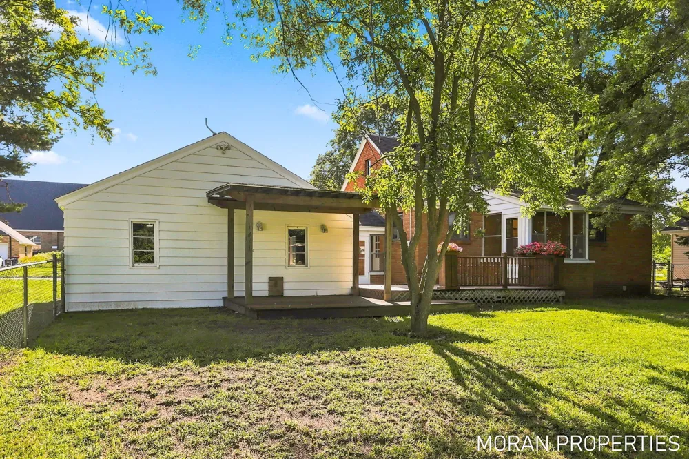 210 Hope Avenue Holland, MI 49423