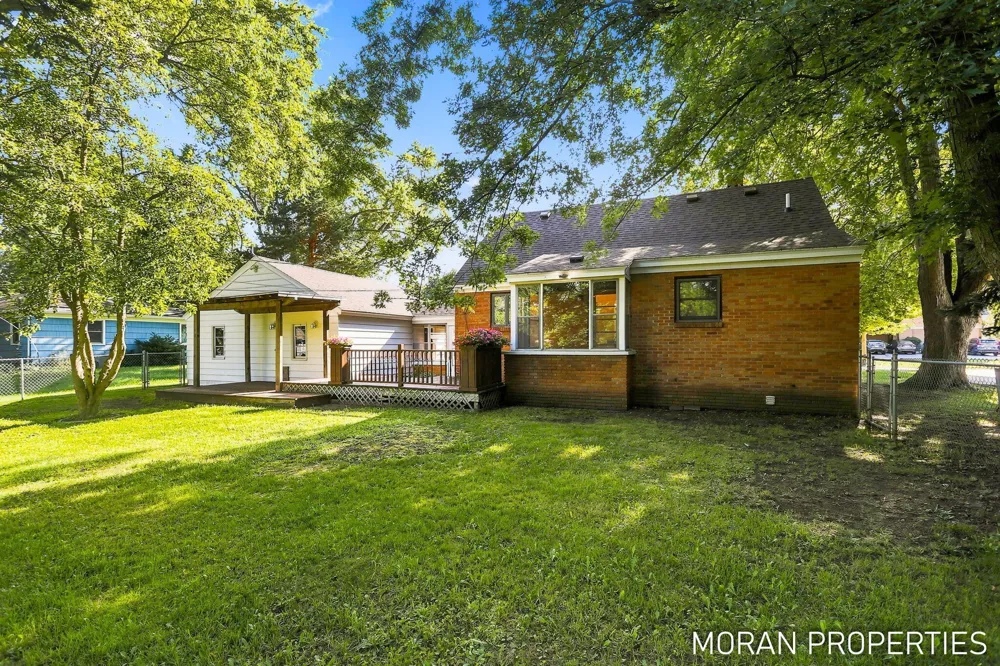 210 Hope Avenue Holland, MI 49423