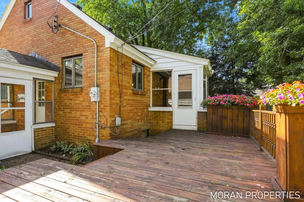 210 Hope Avenue Holland, MI 49423