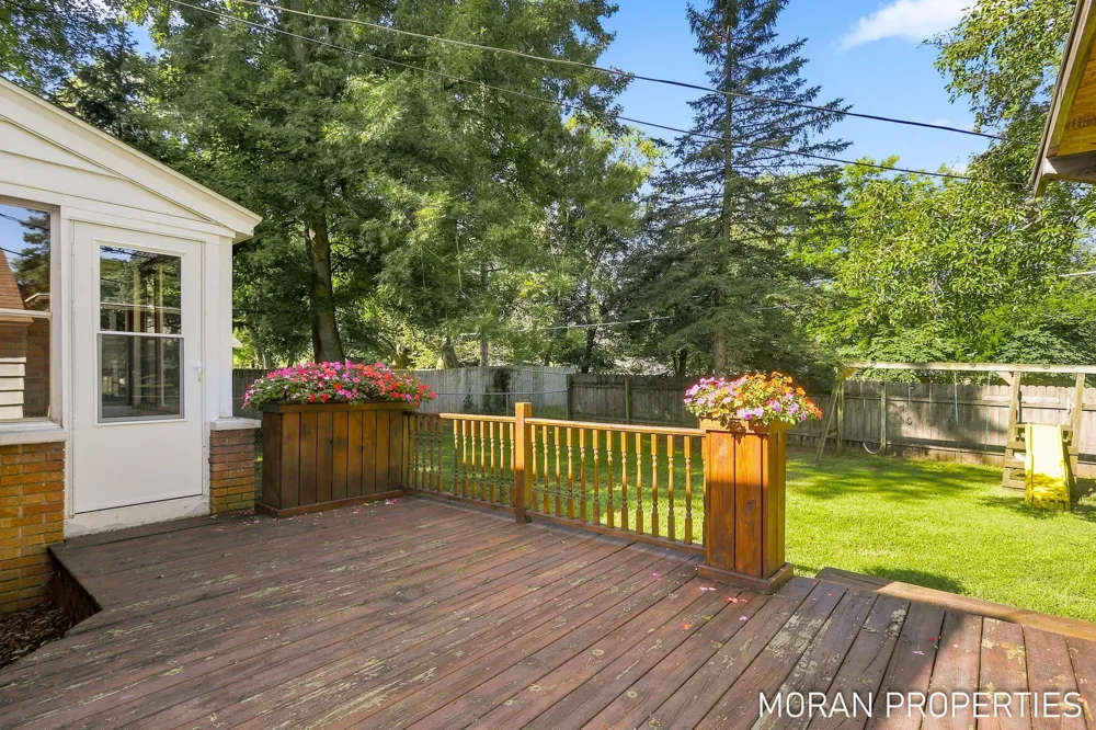 210 Hope Avenue Holland, MI 49423