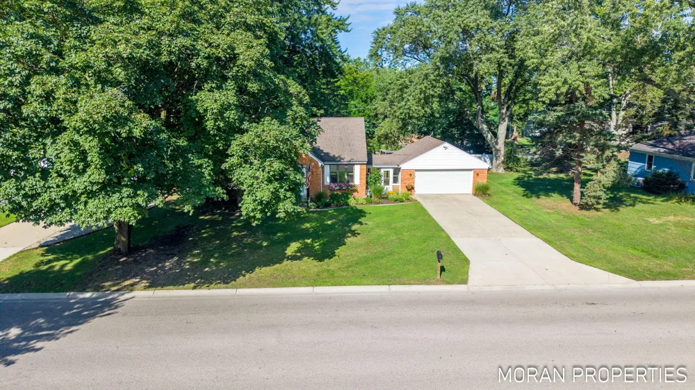 210 Hope Avenue Holland, MI 49423