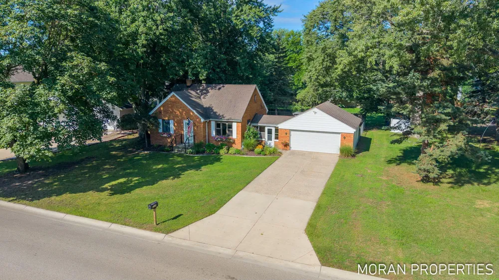 210 Hope Avenue Holland, MI 49423