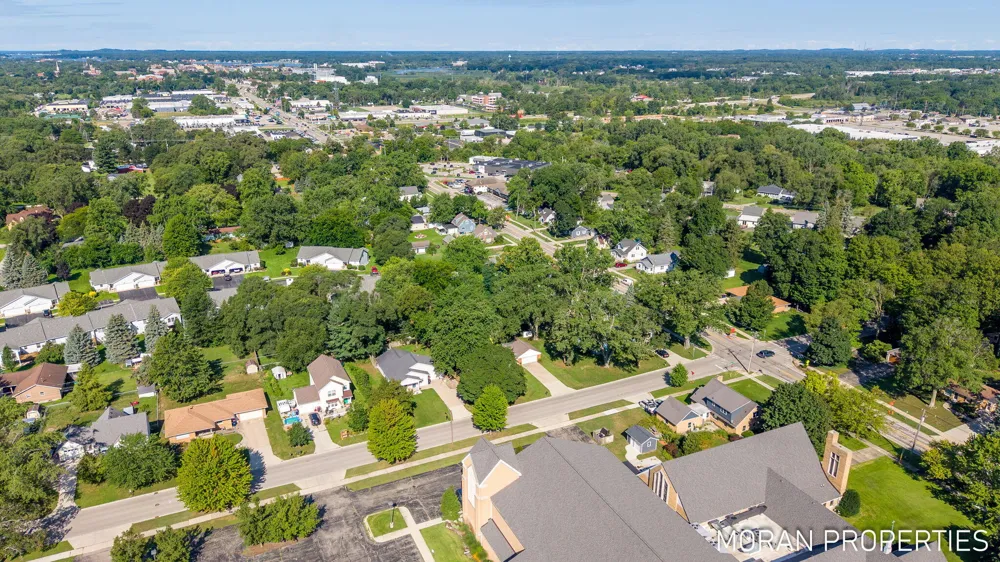 210 Hope Avenue Holland, MI 49423