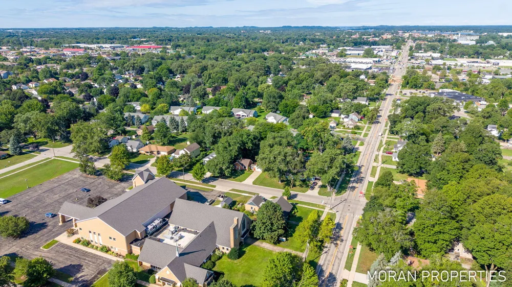 210 Hope Avenue Holland, MI 49423