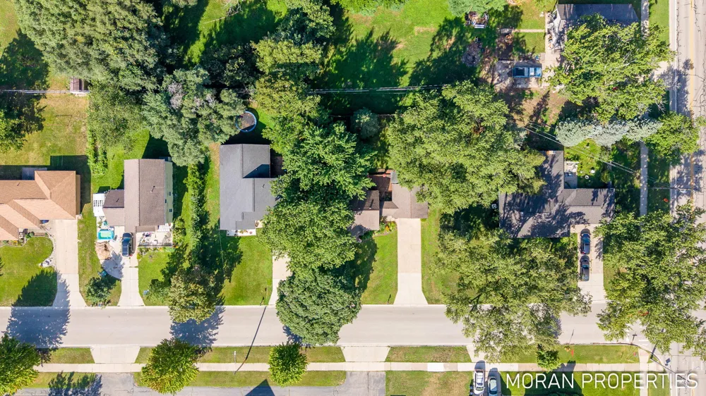 210 Hope Avenue Holland, MI 49423
