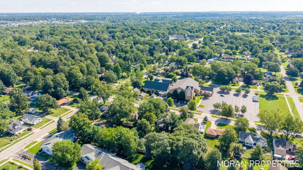 210 Hope Avenue Holland, MI 49423
