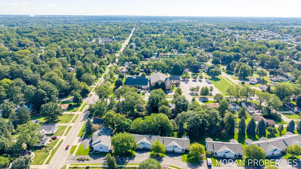 210 Hope Avenue Holland, MI 49423
