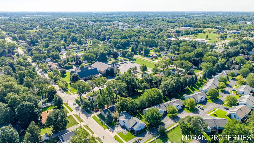 210 Hope Avenue Holland, MI 49423
