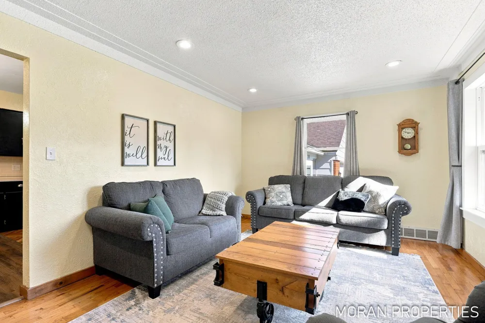 210 Hope Avenue Holland, MI 49423