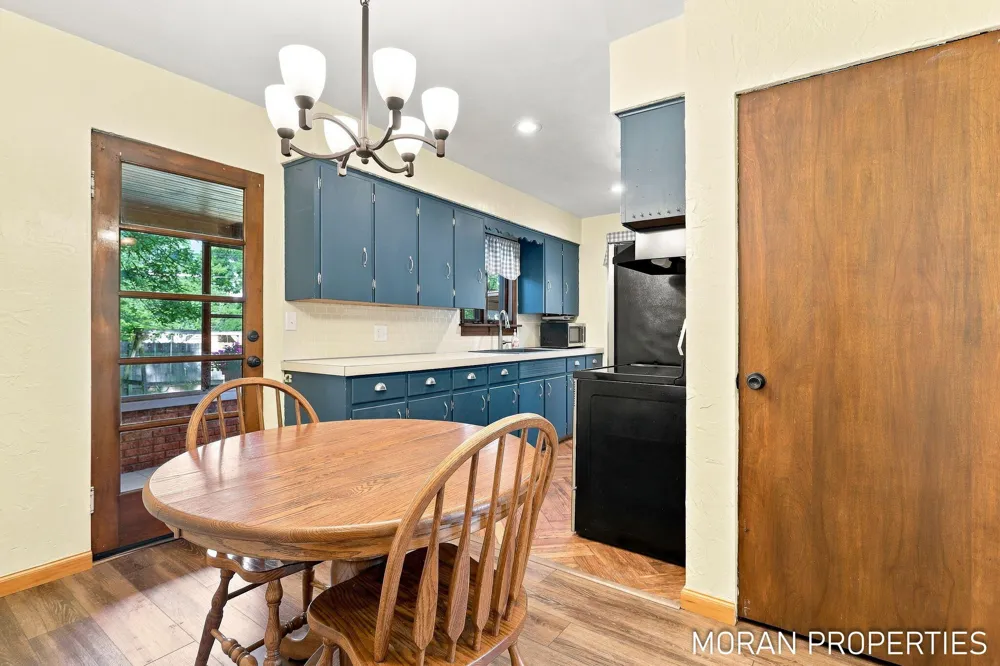 210 Hope Avenue Holland, MI 49423