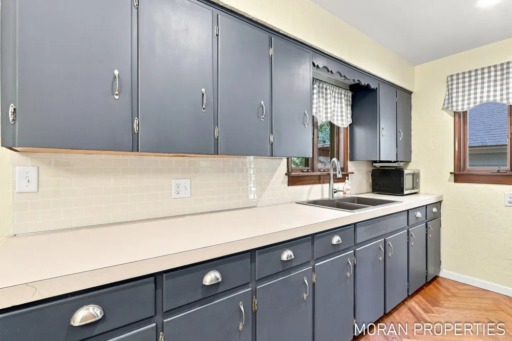 210 Hope Avenue Holland, MI 49423