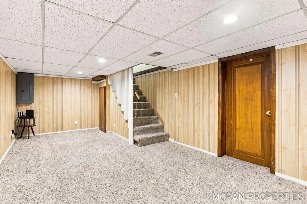 210 Hope Avenue Holland, MI 49423