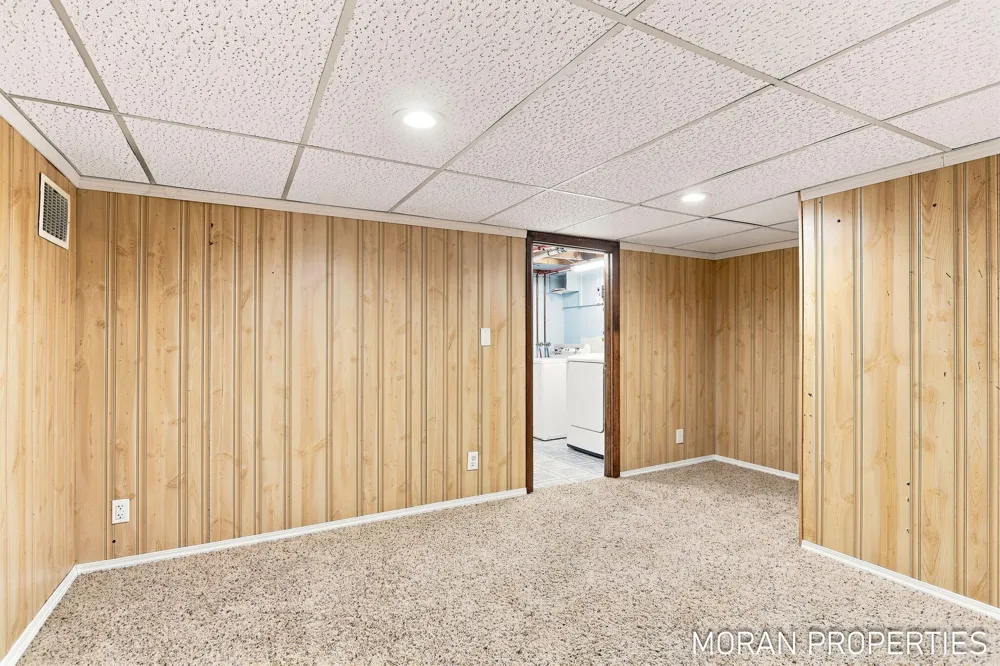 210 Hope Avenue Holland, MI 49423