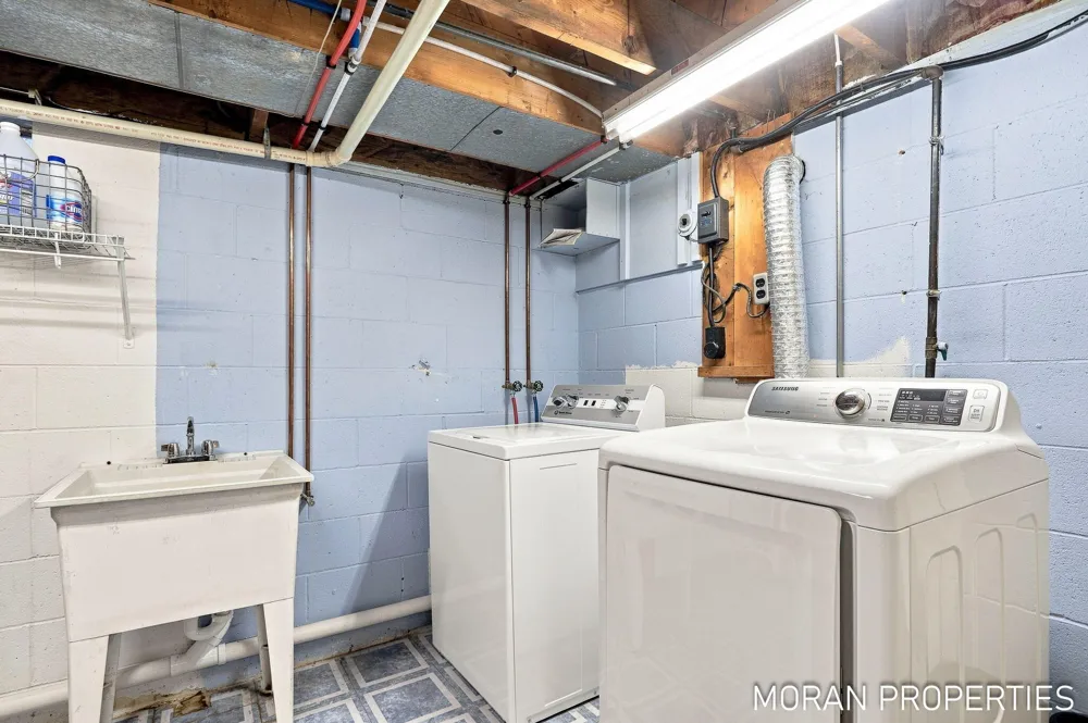 210 Hope Avenue Holland, MI 49423