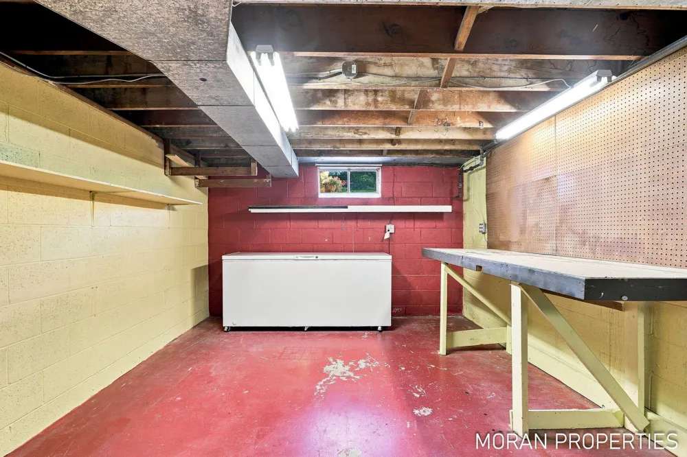 210 Hope Avenue Holland, MI 49423