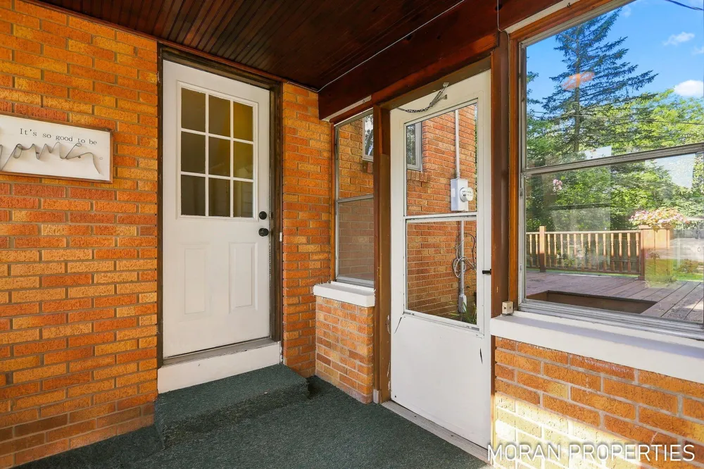 210 Hope Avenue Holland, MI 49423